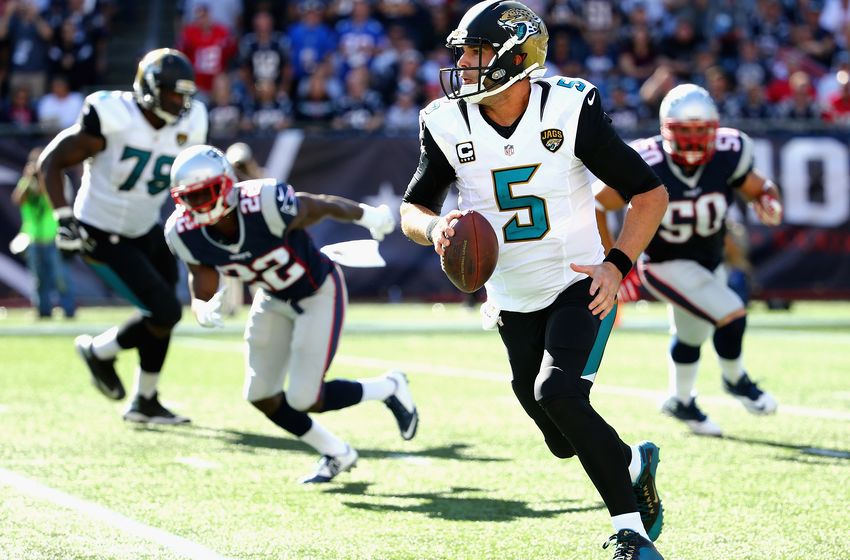 FOXBORO%2C+MA+-+SEPTEMBER+27%3A++Blake+Bortles+%235+of+the+Jacksonville+Jaguars+carries+the+ball+during+the+first+half+against+the+New+England+Patriots+at+Gillette+Stadium+on+September+27%2C+2015+in+Foxboro%2C+Massachusetts.++%28Photo+by+Maddie+Meyer%2FGetty+Images%29