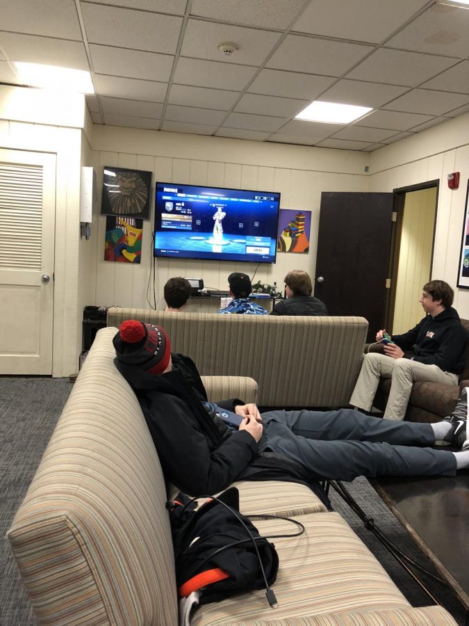 Day students and Warner residents hang out in the Warner common room playing Fortnite Battle Royale, one of the most popular games among LFA students.
